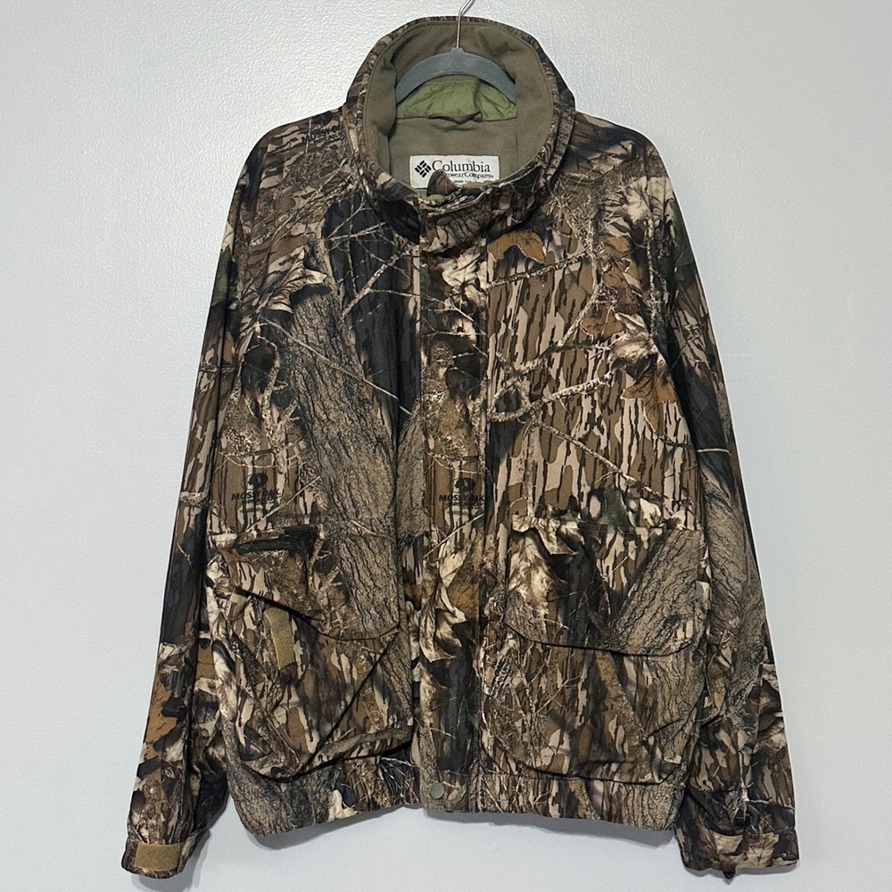 vintage Columbia hunting jacket featuring a Mossy Oak camo pattern Size X-large
